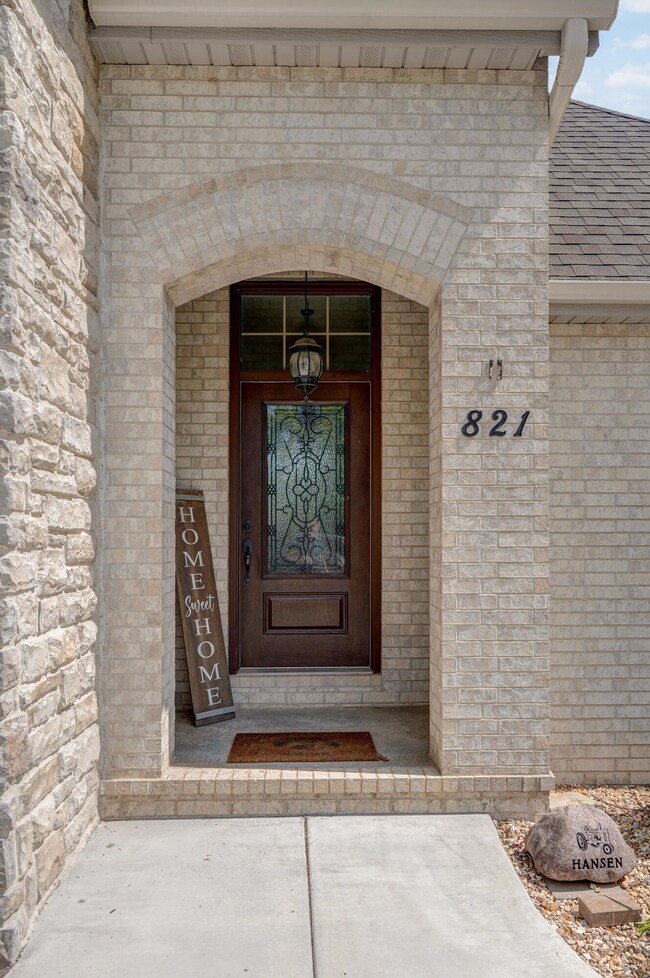 821 E Donegal Cir-51