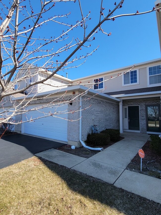 21207 Gray Hawk Dr unit 2544, Matteson, IL 60443 - photo 2