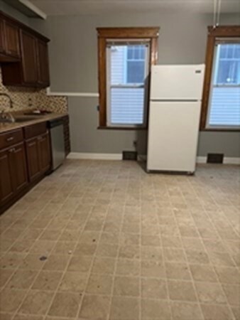 35 Standish St, Worcester, MA 01604 - photo 7