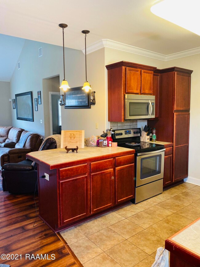 DADEAB42-E62B-45E8-87B6-7CA517A00293