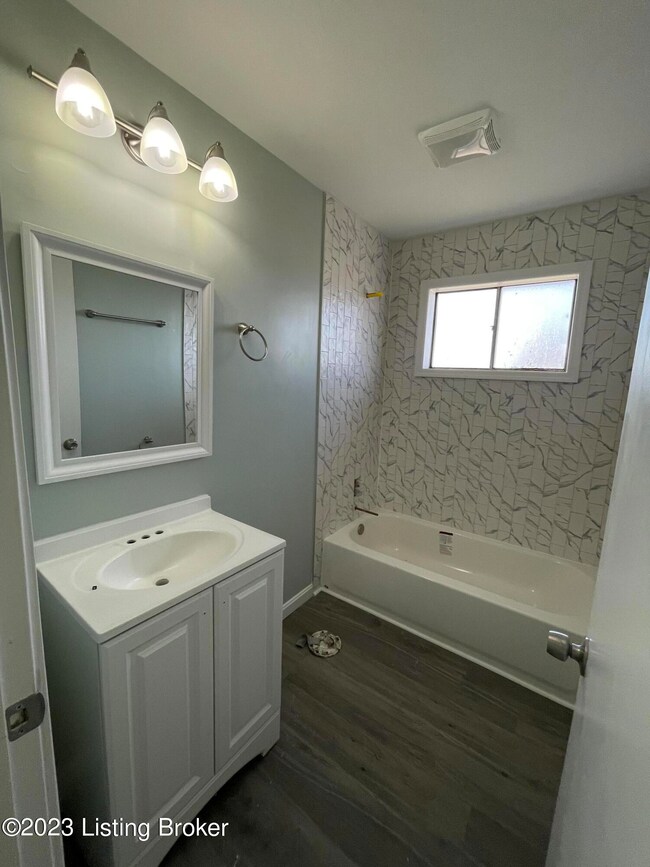 DCFF400F-D8E3-4620-90C3-52D703DE083B