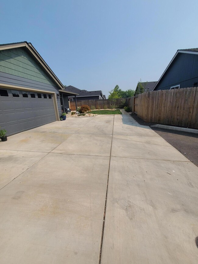 8246 Nickel Ln, White City, OR 97503 - photo 6