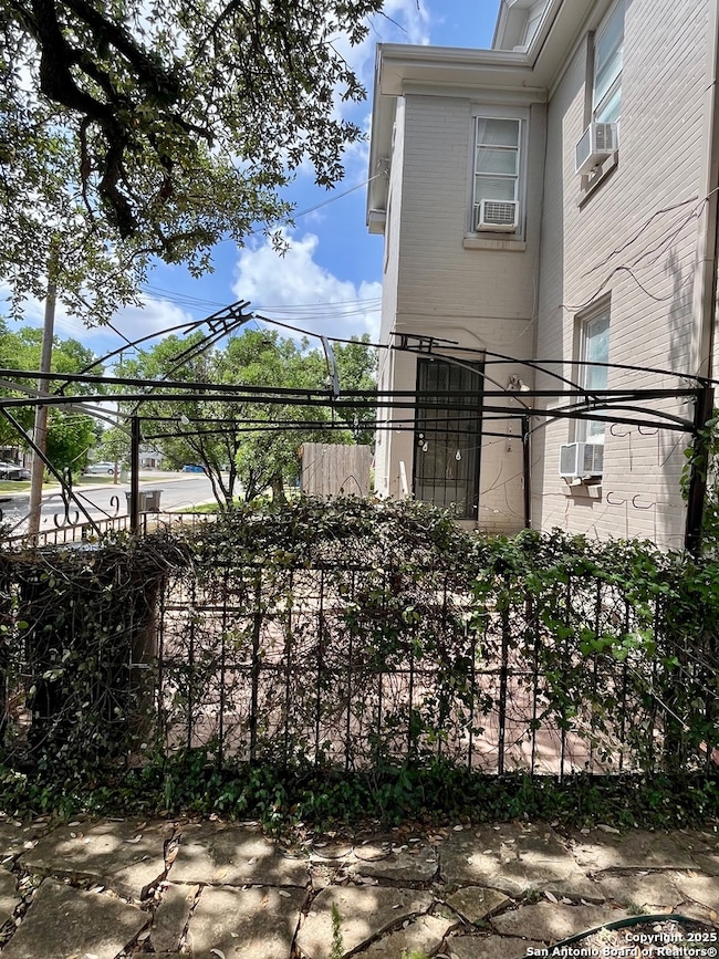 424 E Ashby Place unit 4, San Antonio, TX 78212 - photo 3