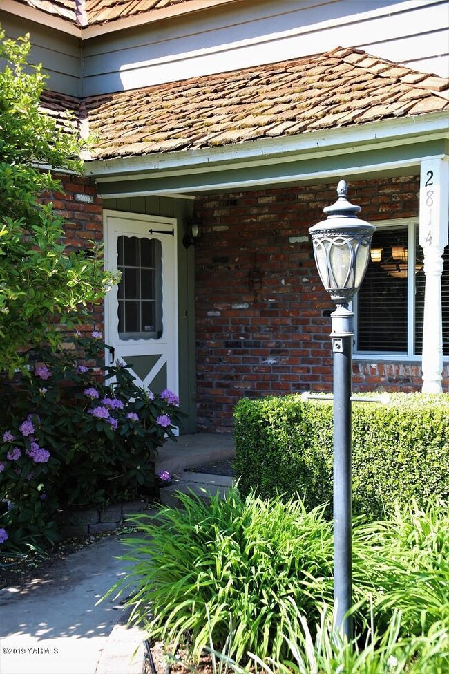 2a Charming Front Entry
