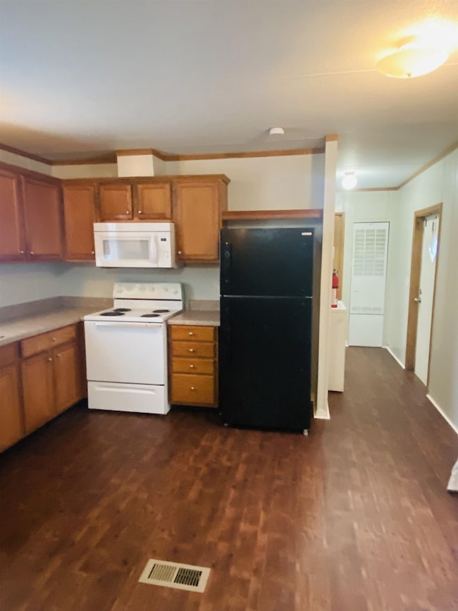 235 Hickory St unit A and B, Kountze, TX 77625 - photo 3