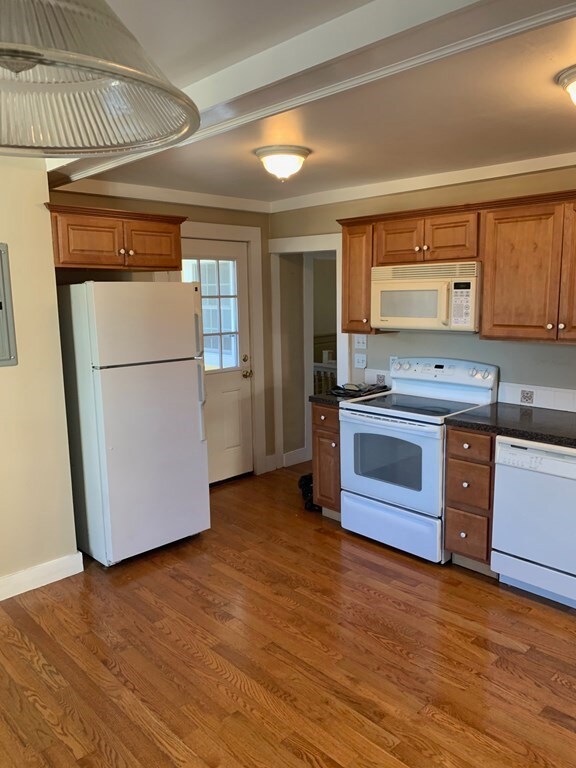 5 Curtis St unit 2, Salem, MA 01970 - photo 2