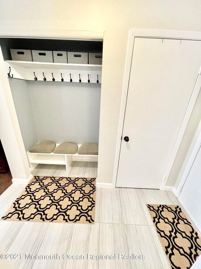 41 Meadow Green Cir unit H, Manalapan, NJ 07726 - photo 5