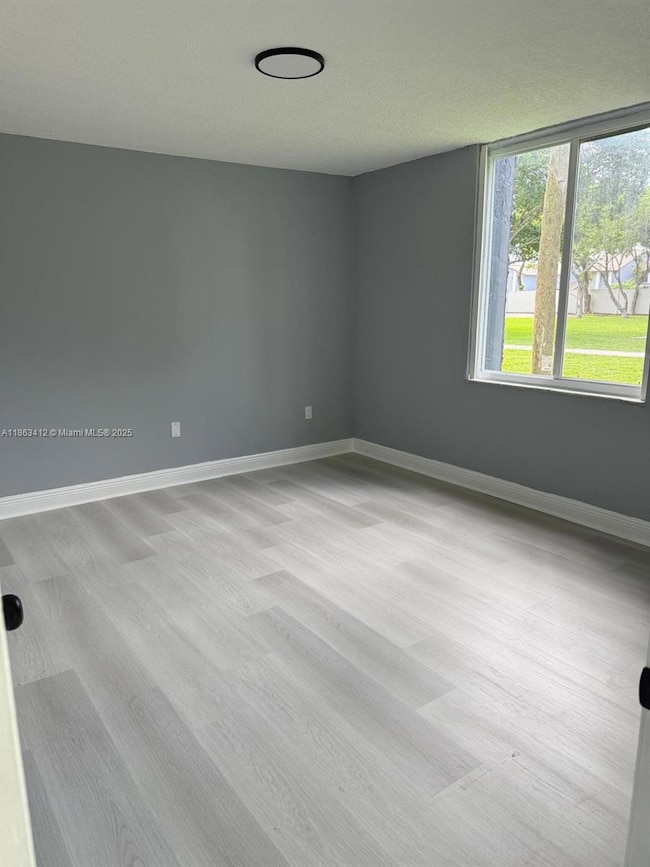 Samari Lake unit 2124, Hialeah, FL 33016 - photo 5