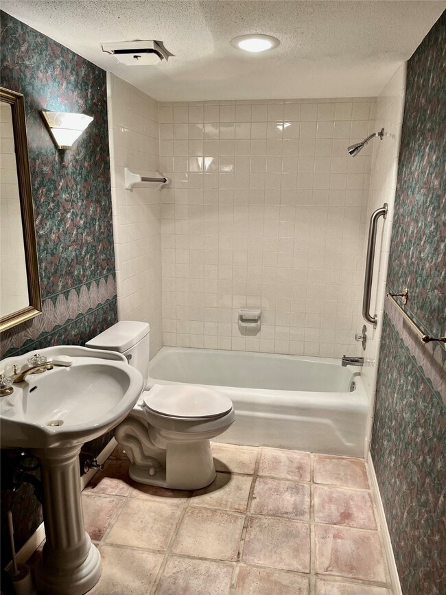 14302 Misty Meadow Ln, Houston, TX 77079 - photo 4