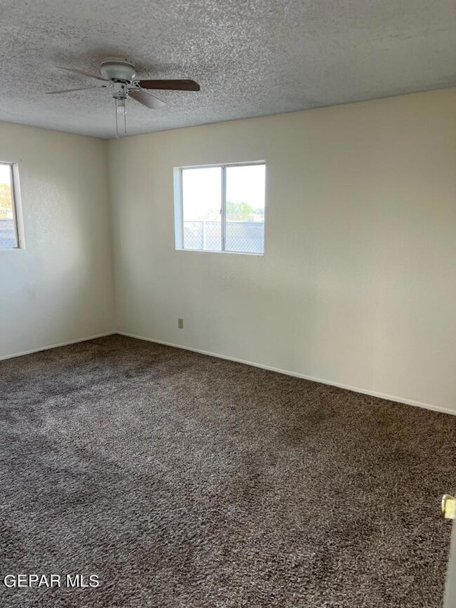 600 Hampton Rd, El Paso, TX 79915 - photo 7