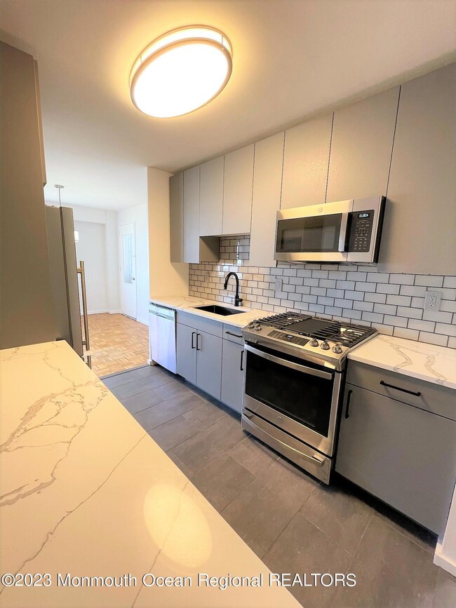 10 Ocean Blvd unit 4H, Atlantic Highlands, NJ 07716 - photo 2