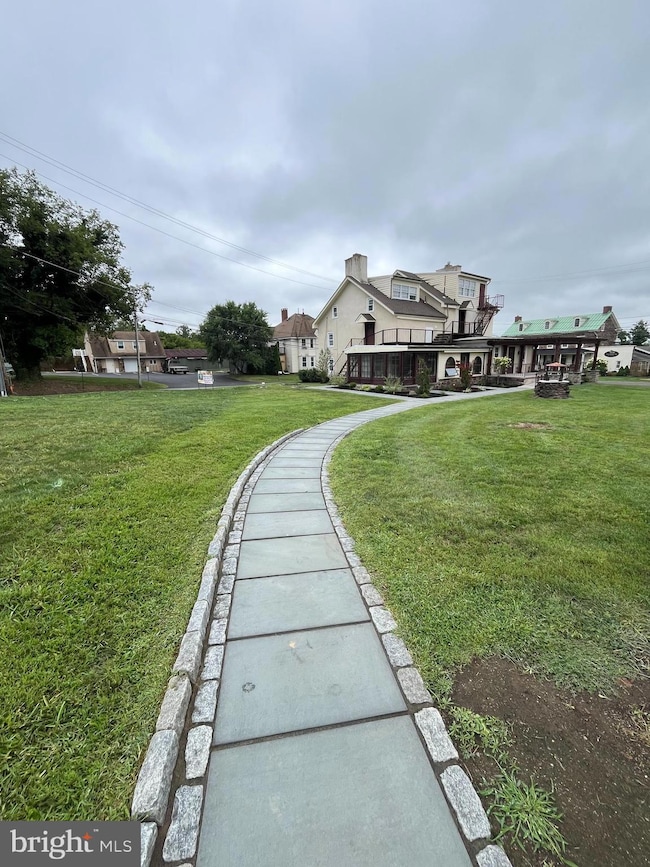 793 Penns Park Rd unit B, Newtown, PA 18940 - photo 2