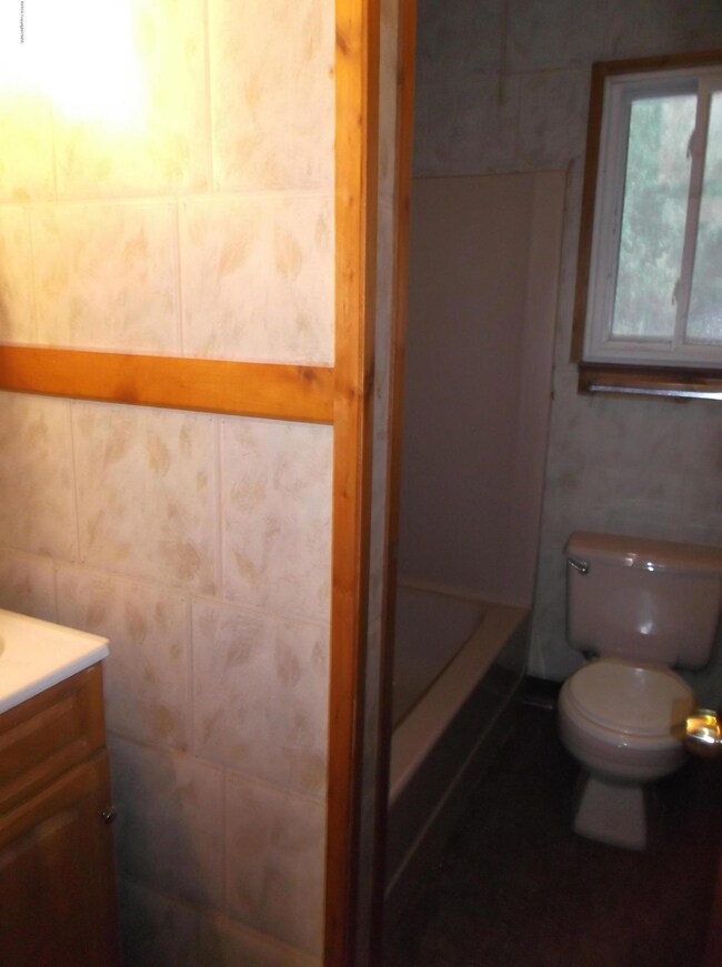 219 Joy Glen unit 202, Effort, PA 18330 - photo 6