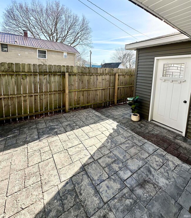 315 2nd St, Covington, IN 47932 - photo 5
