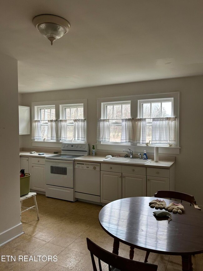 Eat in kitchen