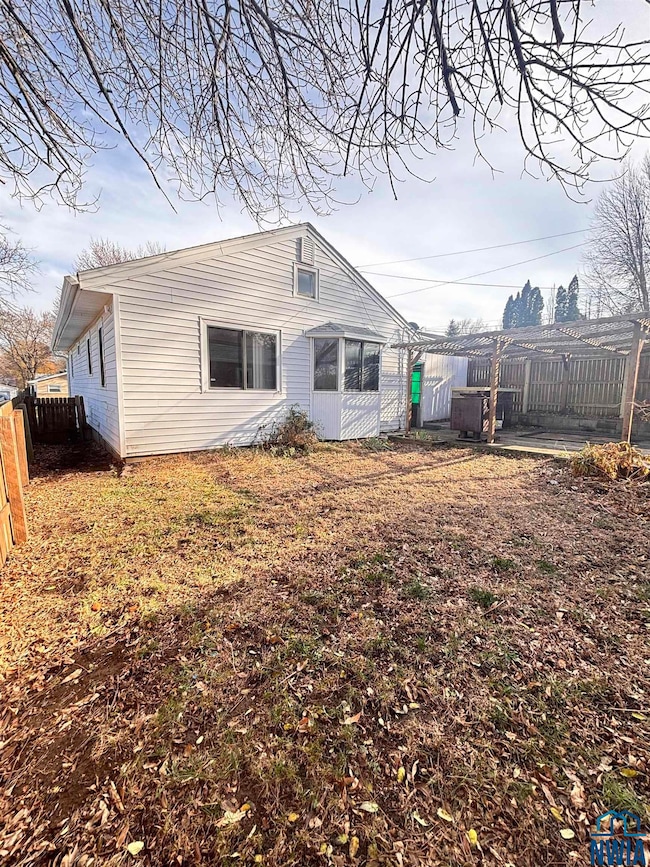 1825 S Cypress St, Sioux City, IA 51106 - photo 3