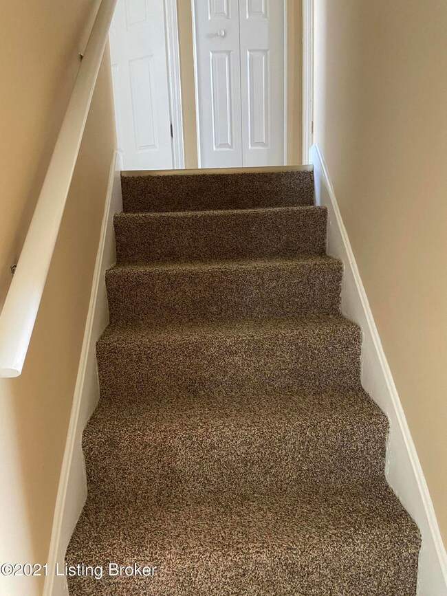 5811 Shelby St, Louisville, KY 40291 - photo 4