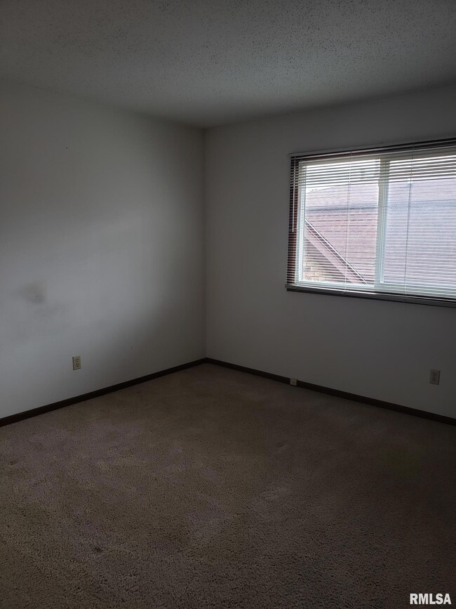 4933 Jersey Ridge Rd, Davenport, IA 52807 - photo 6