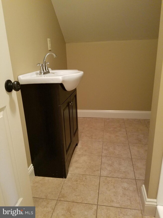 141 S Main St unit 3RD FLOOR, Quakertown, PA 18951 - photo 6