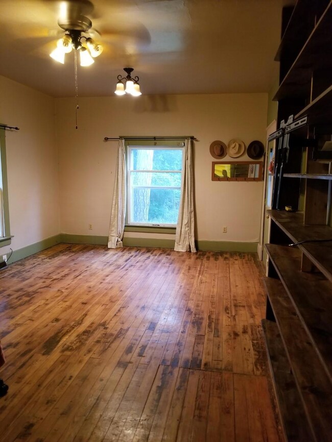 Apple st Living rm