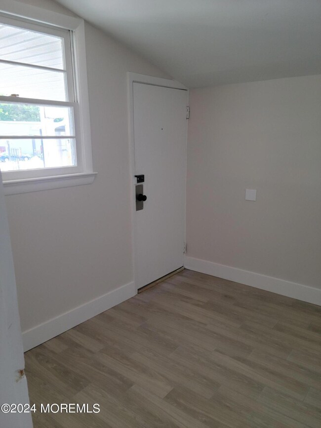 Foyer - 6 Main Street, Eatontown