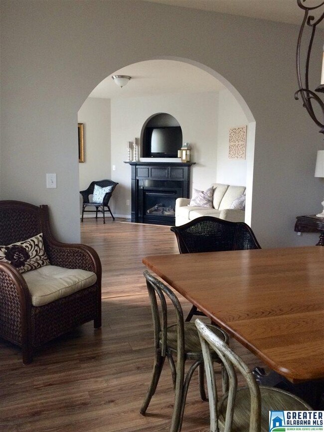 Easy flow traffic from living room to dining room 