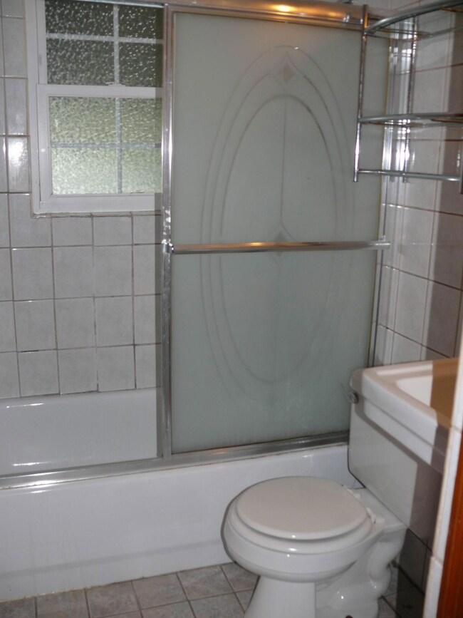 Bathroom   2011 Meadowbrook
