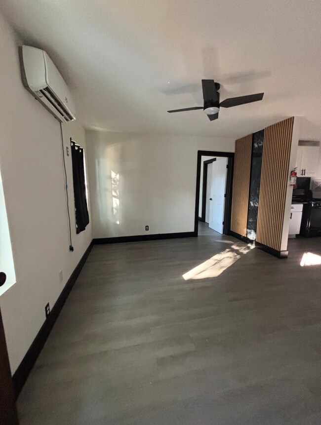 7213 Moline St unit 3, Houston, TX 77087 - photo 2