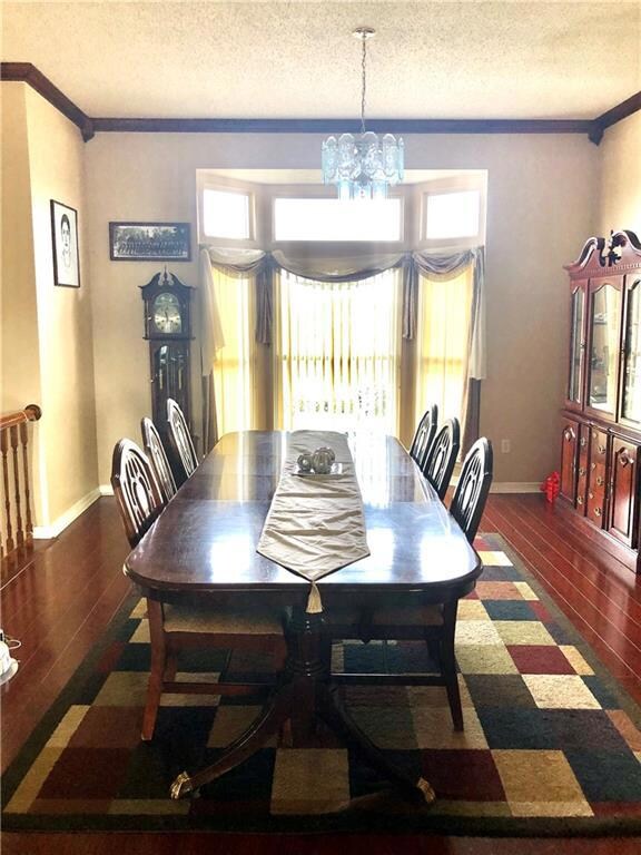 Dining area in upper level