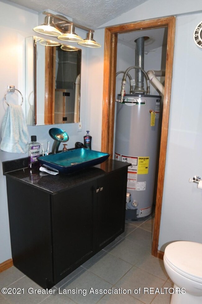 thumbnail_7 16913 Bathroom