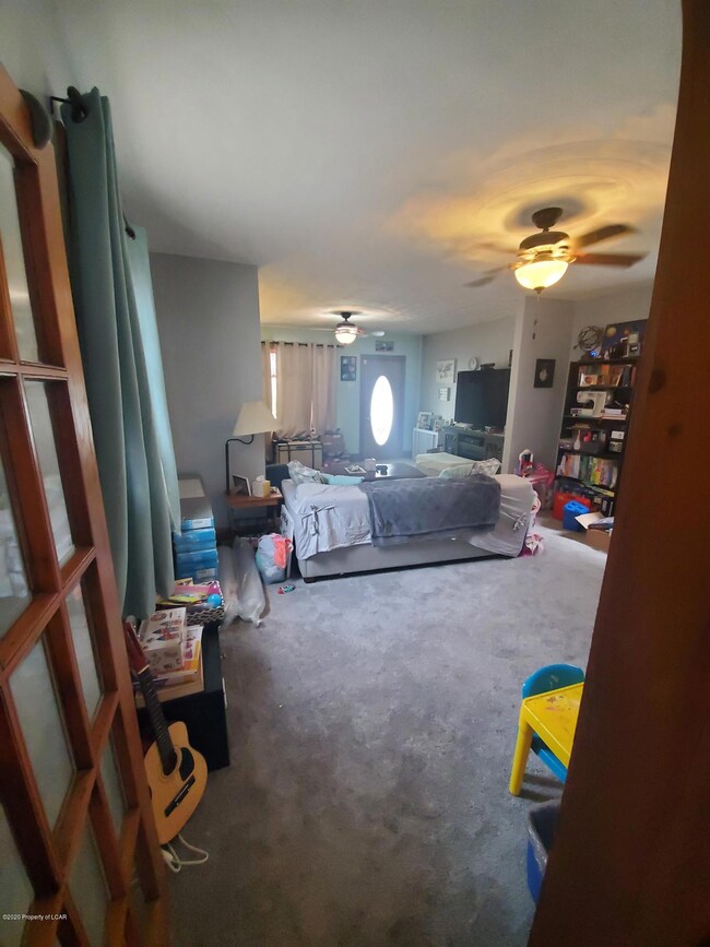 127 W Noble St, Nanticoke, PA 18634 - photo 6