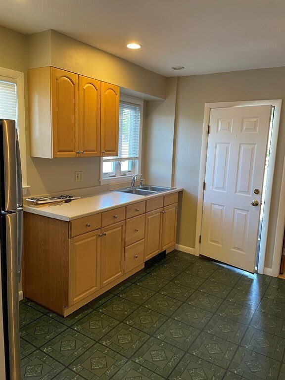 21 Sprague St unit 1, Peabody, MA 01960 - photo 2