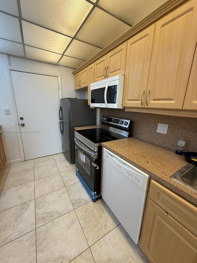 Eastern Shores White House unit 805, North Miami Beach, FL 33160 - photo 2