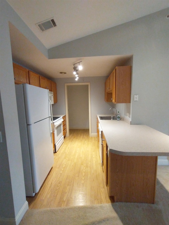 2 Crestview Cir unit 96, Londonderry, NH 03053 - photo 4