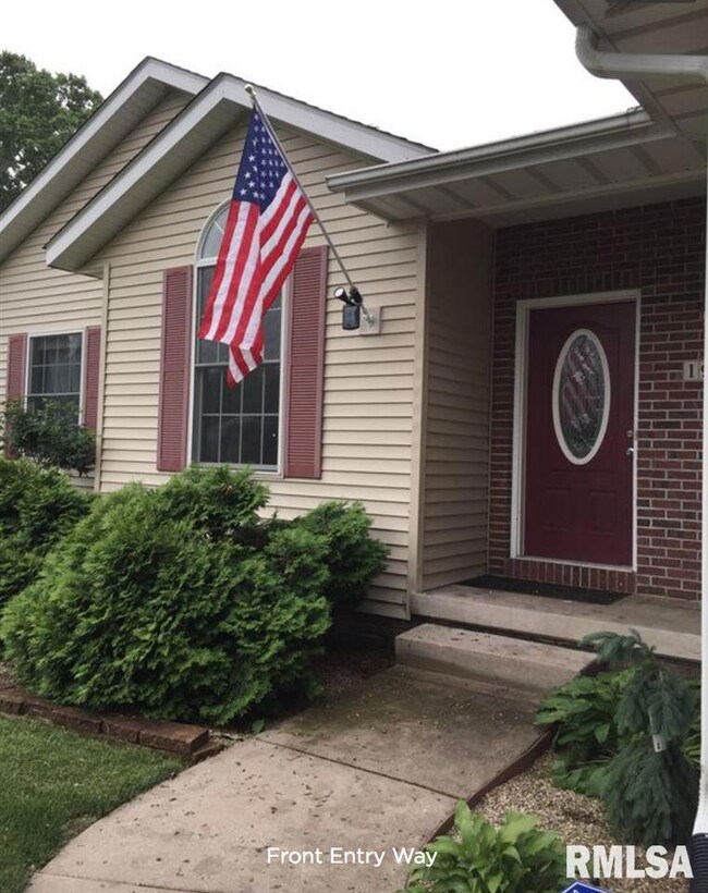 1955 W 53rd St, Davenport, IA 52806 - photo 4