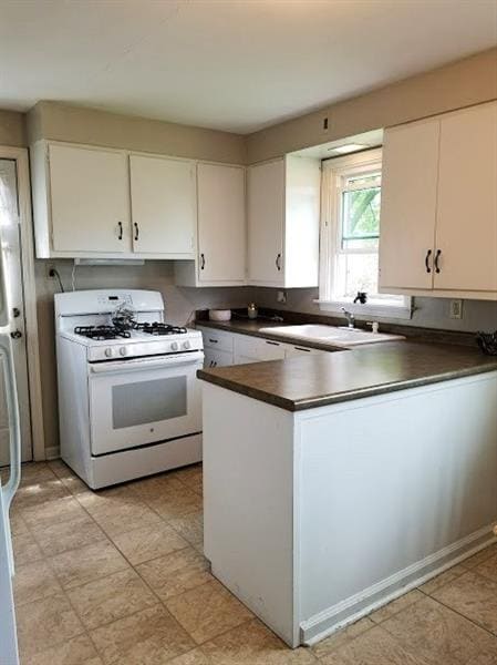 Lots of counterspace in this large kitchen.  Featu