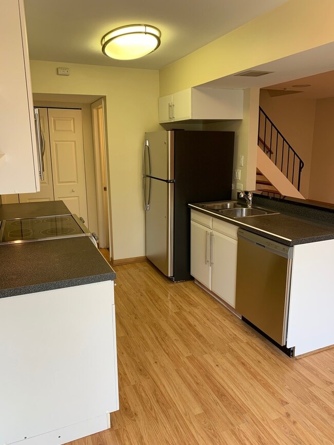 1204 Cypress Dr unit 5, Wheeling, IL 60090 - photo 5