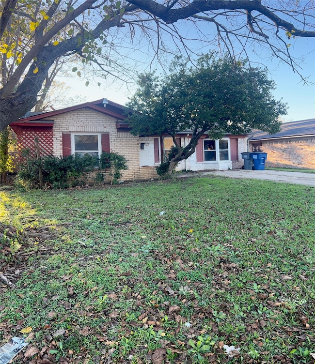 2421 Suffolk Ln, Lancaster, TX 75134 - photo 4