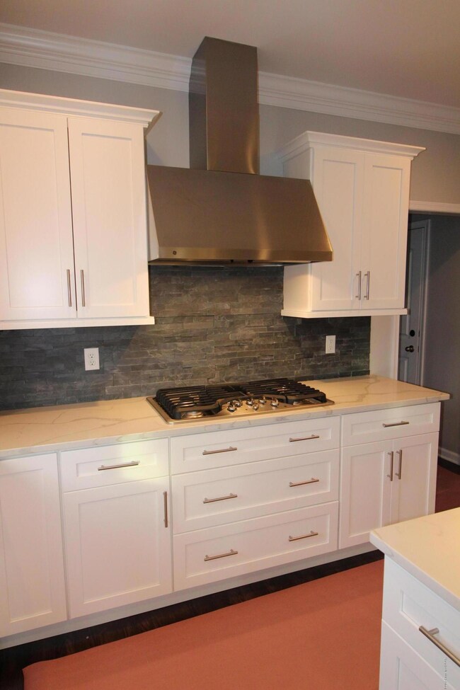 1128 Woodberry Dr, Mountain Top, PA 18707 - photo 3