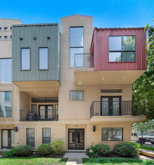 137 E 2nd St, Houston, TX 77007 - photo 2