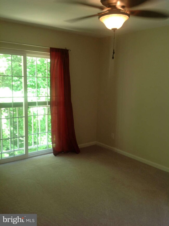 5827 Cove Landing Rd unit 303, Burke, VA 22015 - photo 5