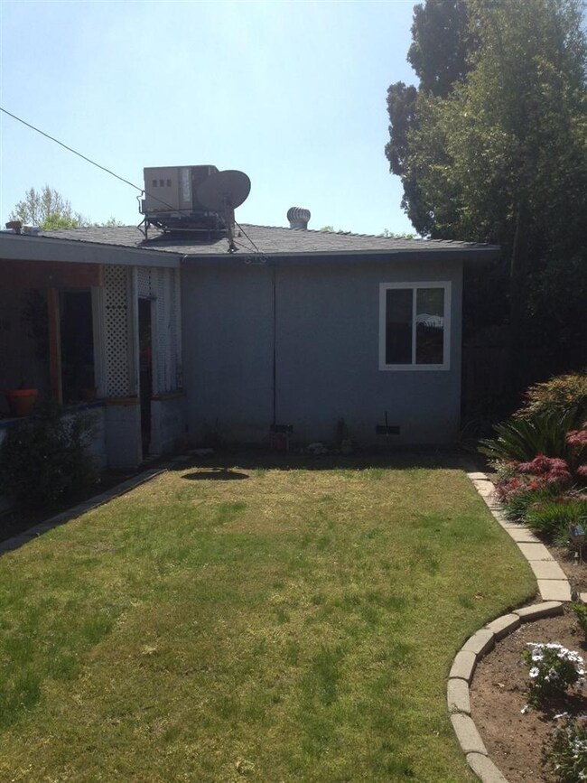 3325 E Lansing Way, Fresno, CA 93726 - photo 6