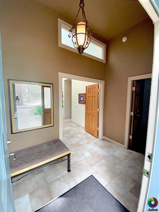 57074 Peppermill Cir unit 33-A, Sunriver, OR 97707 - photo 3