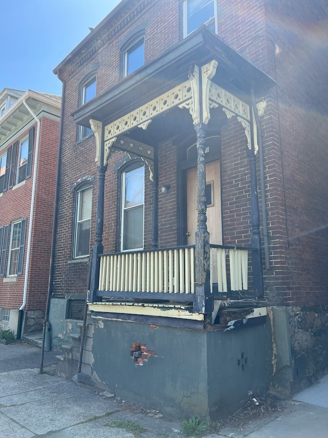 908 Mifflin St, Huntingdon, PA 16652 - photo 2