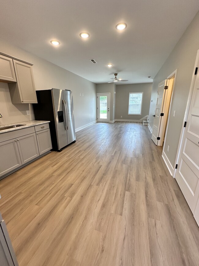 1113 Crossland Ave unit A (Left Side), Clarksville, TN 37040 - photo 5