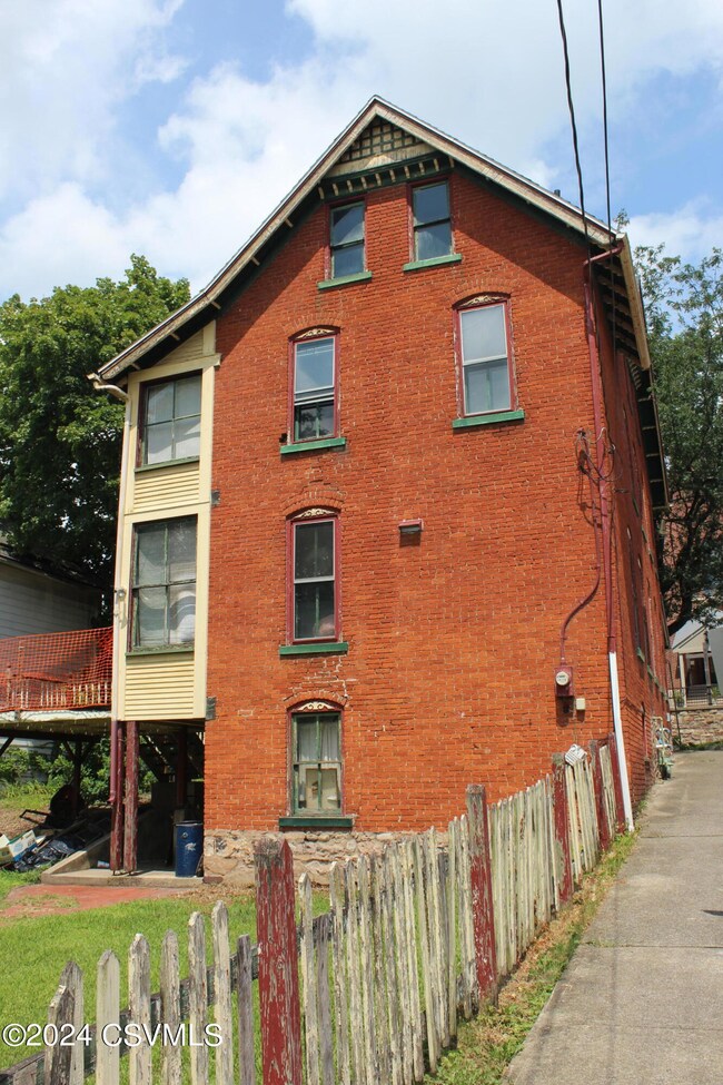 112 Broadway St, Milton, PA 17847 - photo 3