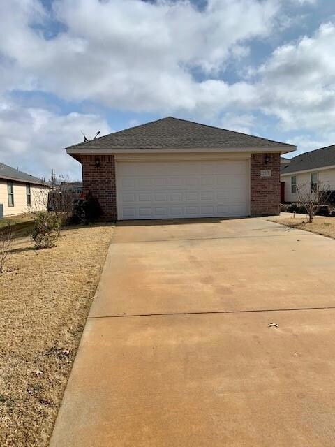 217 Candlewood Cir, Gainesville, TX 76240 - photo 4