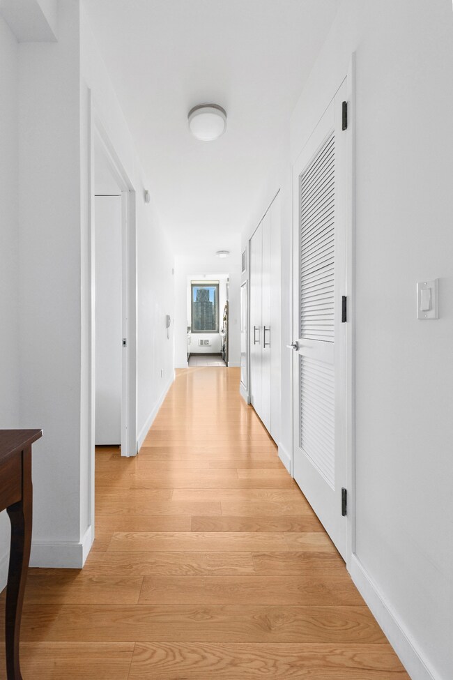 606 W 57th St unit 3307, New York, NY 10019 - photo 7