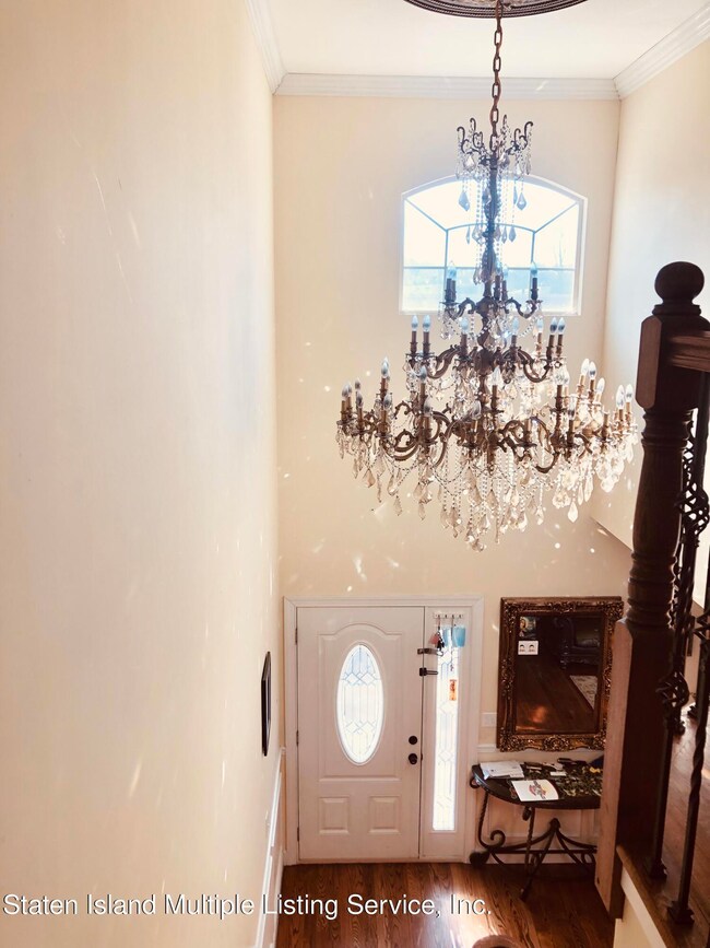 FOYER-11 LINCOLN STREET