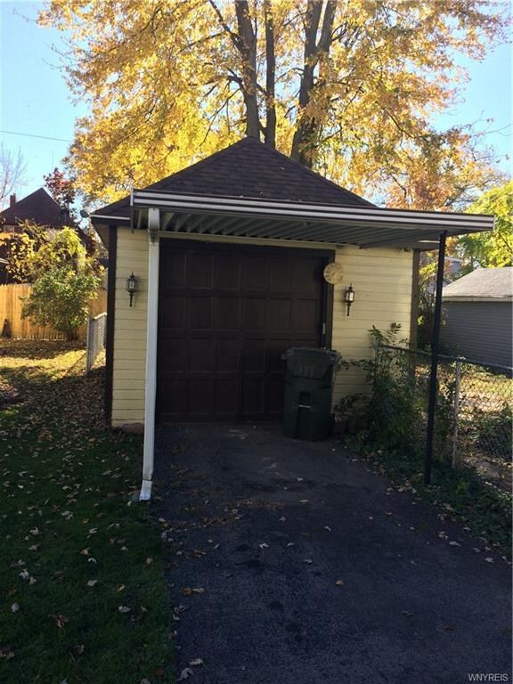 239 Wheatfield St, North Tonawanda, NY 14120 - photo 3